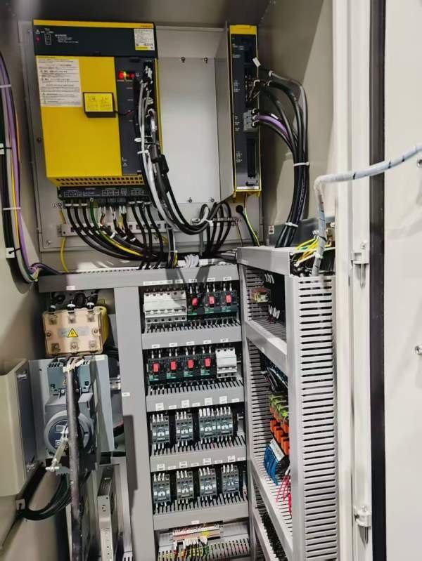 新到两台2023年准新海天VMC-1200加工中心，发那科OI-M.