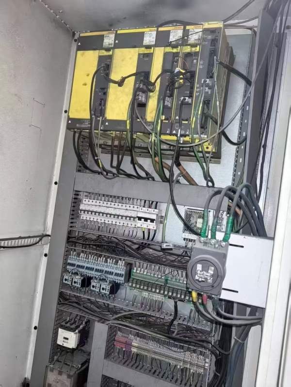 新定精智1580加工中心，三硬，机械臂，发那科高配系统.