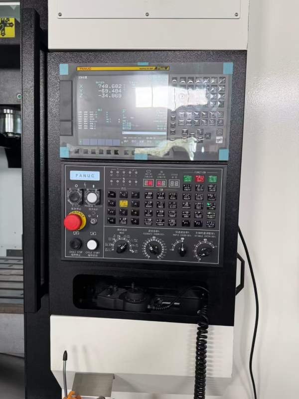 同款2台准新机，小巨人1690加工中心，二线一硬导轨，.