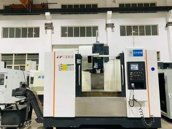 买下一台1370（中心出水）加工中心、三轴45滚柱线轨、.
