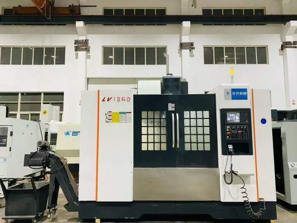 买下一台1370（中心出水）加工中心、三轴45滚柱线轨、.