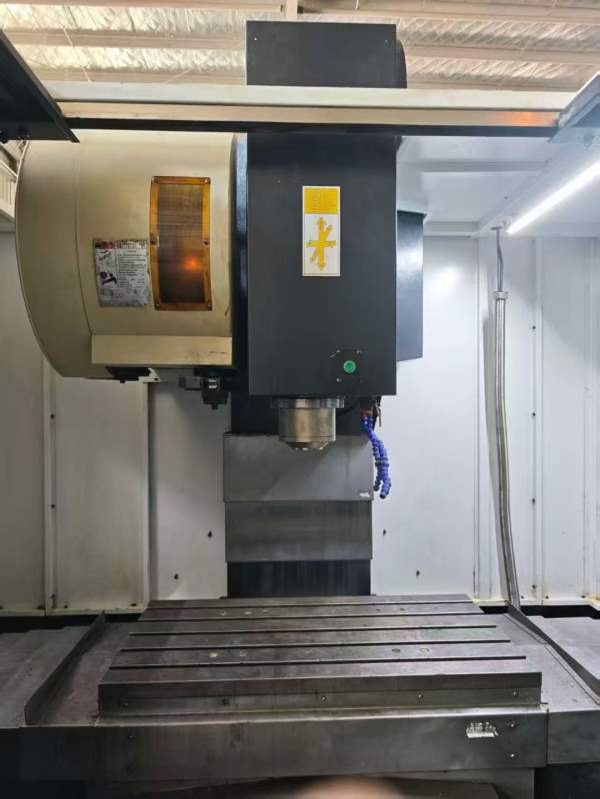 今日特价南京新浙855加工中心，BT40主轴8000转，三轴.