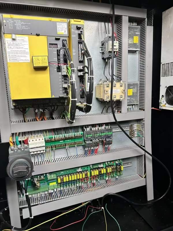 拿下广东鑫泰600钻功、发那科plus系统、BT30主轴带油.