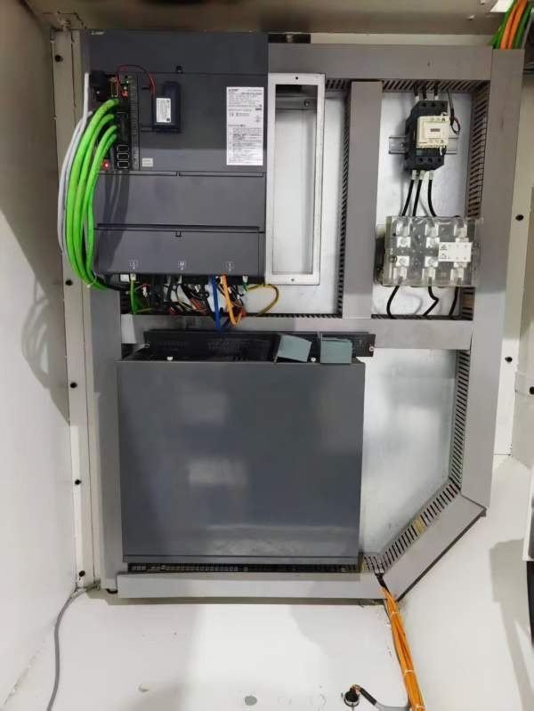 2022年台伟855加工中心，三菱M80系统，BT40主轴皮带80.