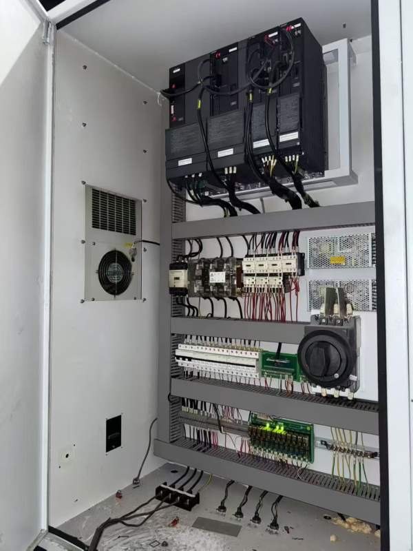 特价秒杀了台致诚1580数控铣床3台，三轴硬轨，Y轴重型.