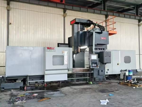 准新威立龙门加工中心：型号 LB-428Z/Z 轴行程 1000 m.