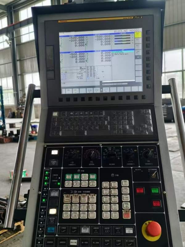 准新威立龙门加工中心：型号 LB-428Z/Z 轴行程 1000 m.