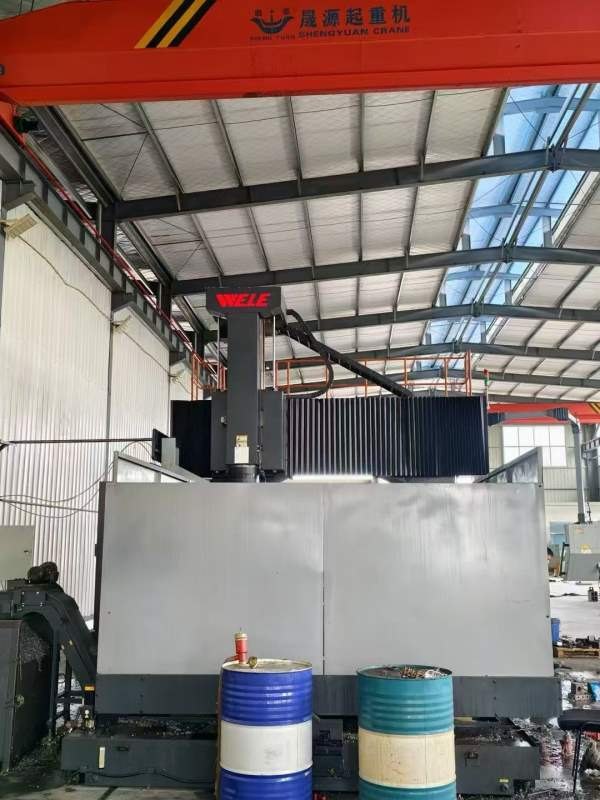 准新威立龙门加工中心：型号 LB-428Z/Z 轴行程 1000 m.