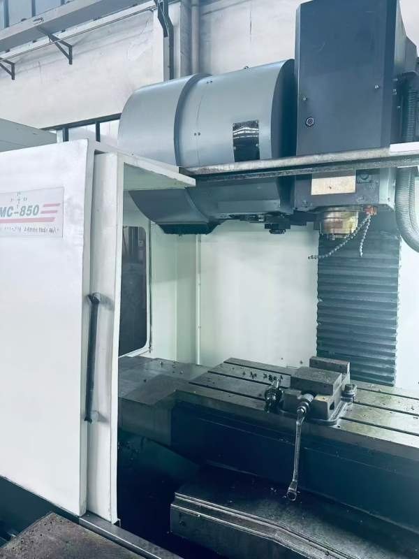 新买一台850立加三軸硬轨，BT40主轴齿轮头法纳克系统.