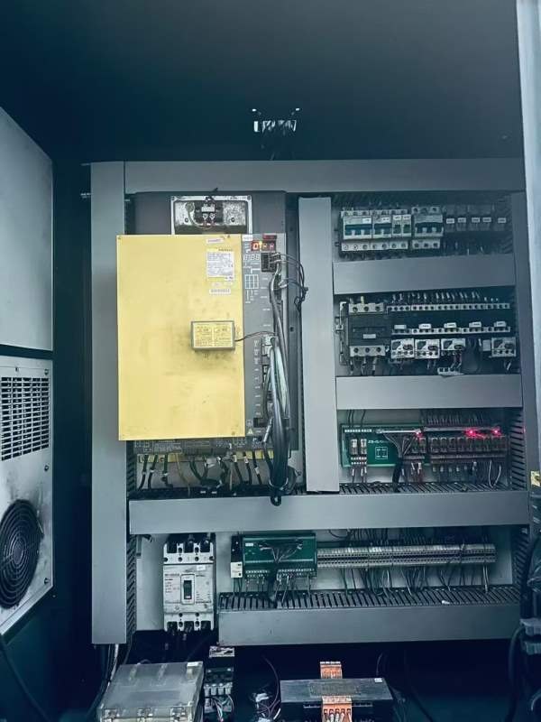 新买一台850立加三軸硬轨，BT40主轴齿轮头法纳克系统.