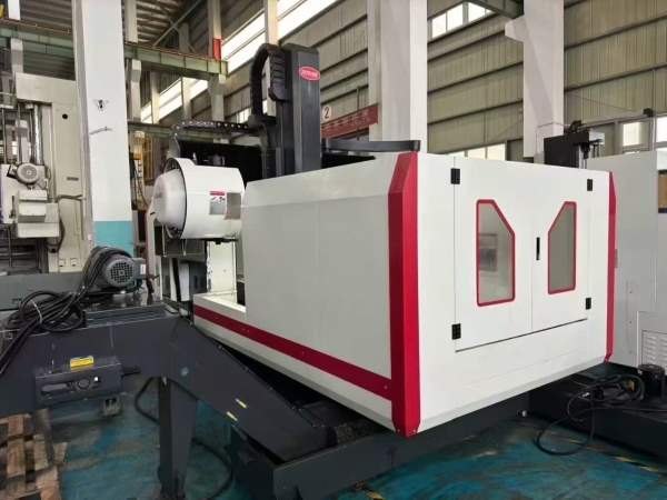 德将2013龙门加工中心，BT40主轴工作台1米2.1米，门宽.