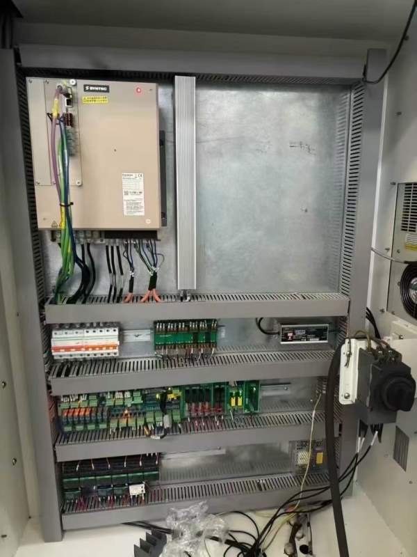 德将2013龙门加工中心，BT40主轴工作台1米2.1米，门宽.