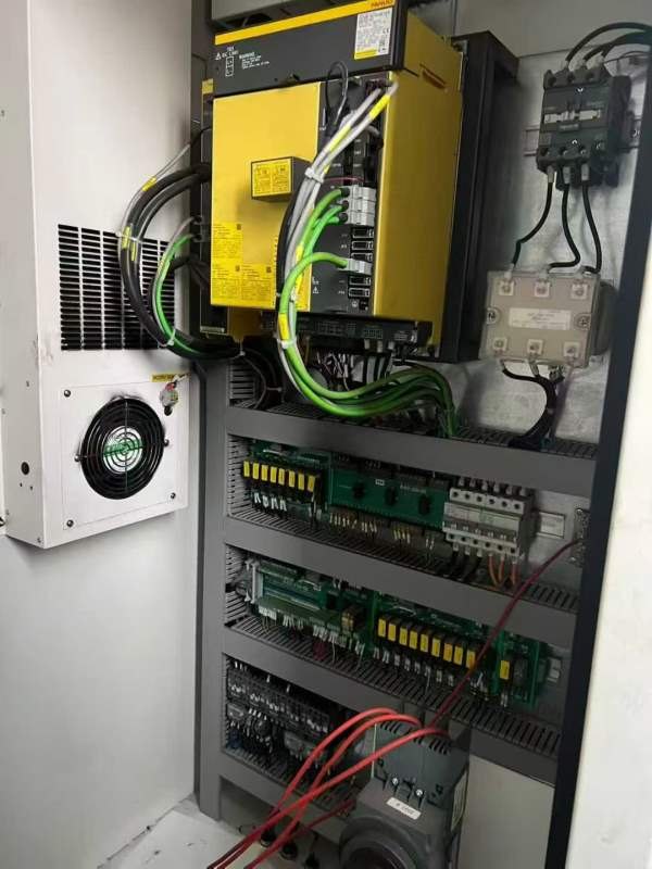 刚刚买下山西整场机器台湾格鲁特1066加工中心，发那科.