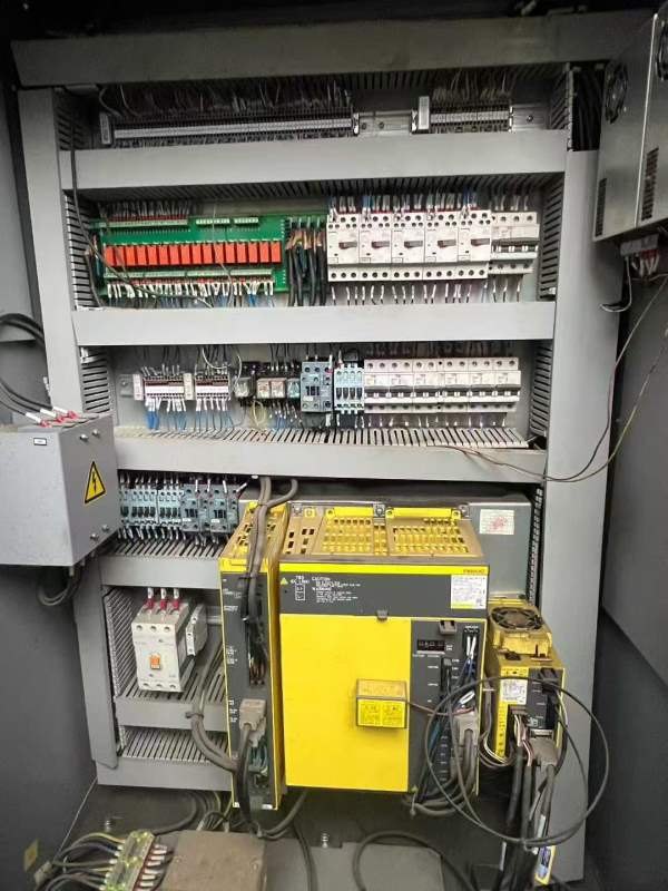 刚刚买下山西整场机器沈阳850加工中心，带210液压四轴.