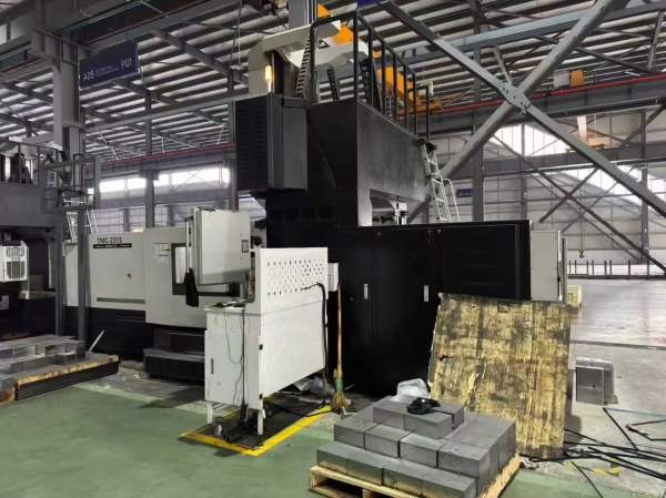 同款两台大金2315龙门工作台1.2米2.3米，门宽1.5米，.