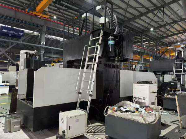 同款两台大金2315龙门工作台1.2米2.3米，门宽1.5米，.