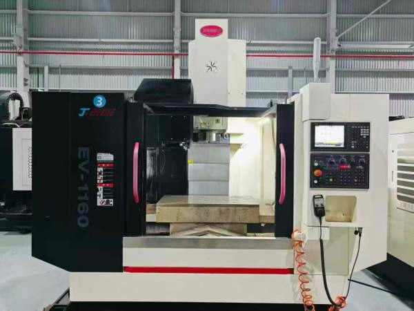 乔峰1160加工中心三菱M80系统，BBT40主轴直连12000转.