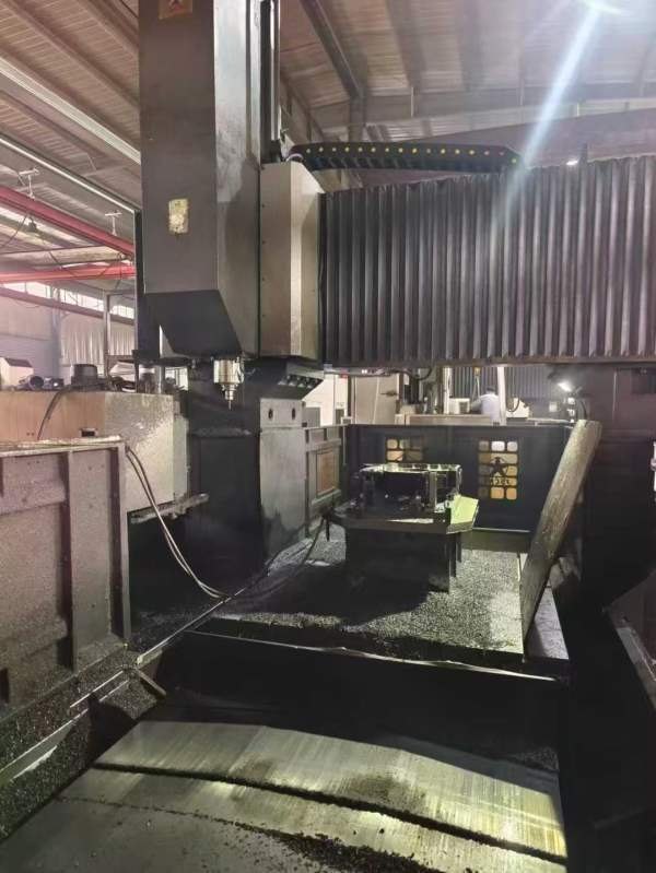 青岛重型龙门加工中心2418，工作台2/1.8，门宽2.2米，.