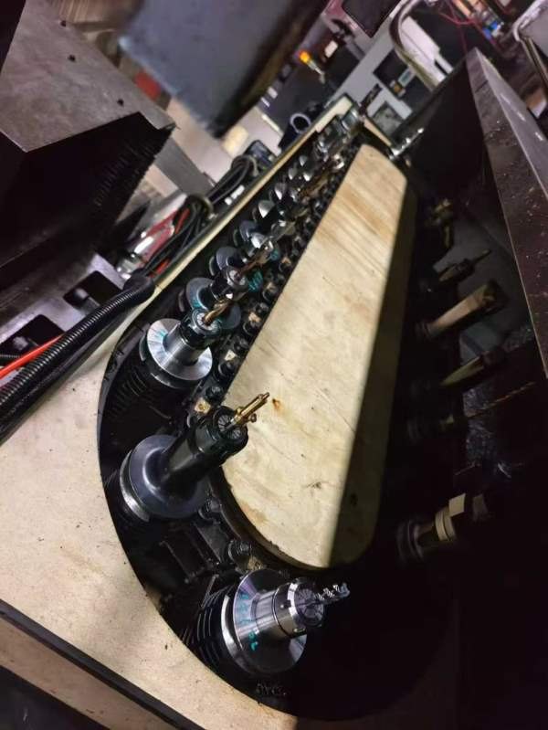 青岛重型龙门加工中心2418，工作台2/1.8，门宽2.2米，.