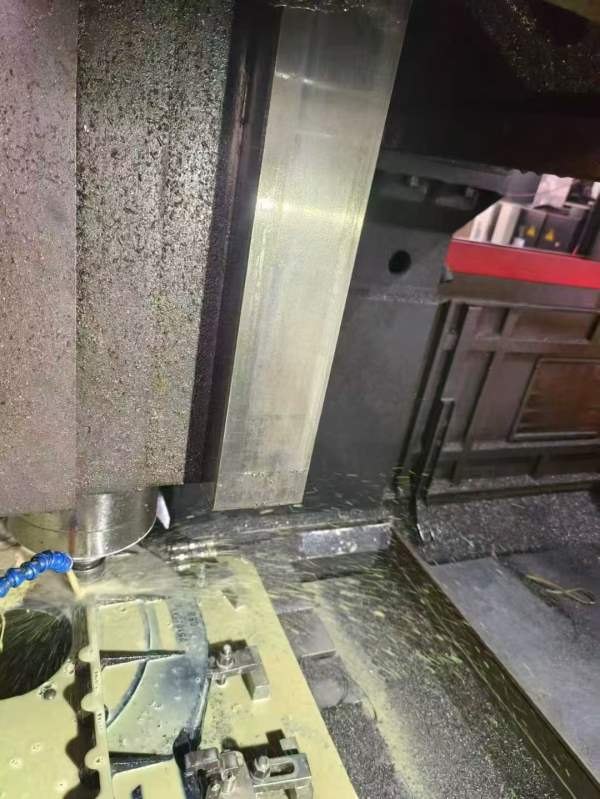 青岛重型龙门加工中心2418，工作台2/1.8，门宽2.2米，.