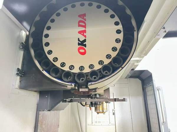 准新1160BT50主轴，三轴线轨，带油冷机，链排，主轴30.