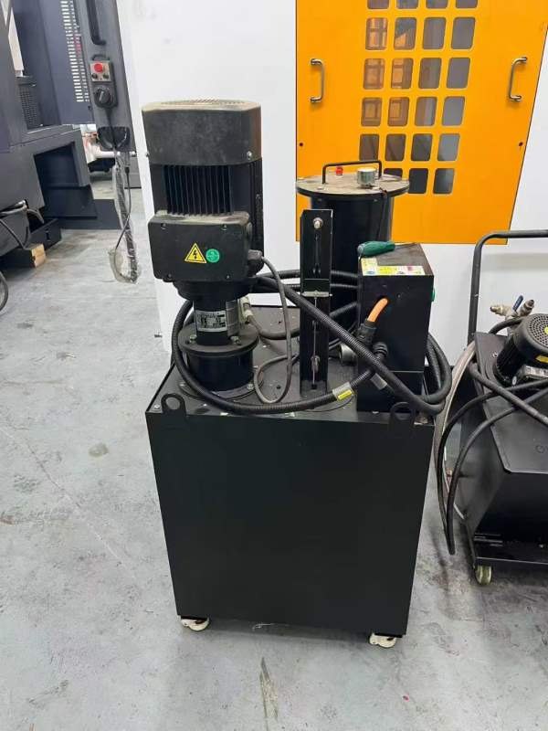 准新1160BT50主轴，三轴线轨，带油冷机，链排，主轴30.