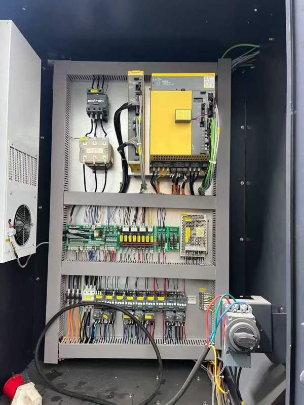 准新1160BT50主轴，三轴线轨，带油冷机，链排，主轴30.