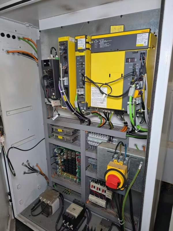 台群车铣复合，基本全新，8寸卡盘，缪级精度