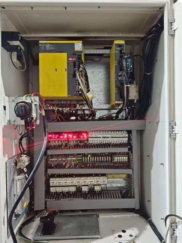 刚刚到货一台台湾原装颖汉1000加工中心，发那科MF PIU.