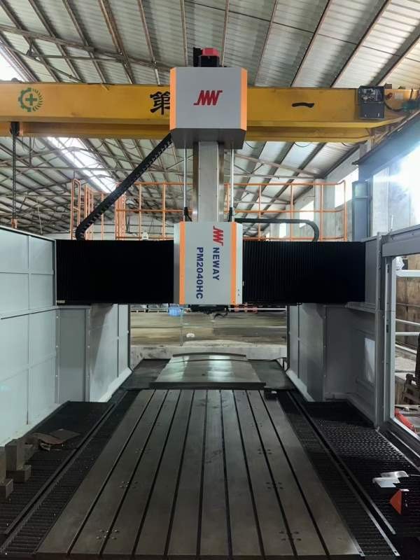 广东工厂刚买纽威4032龙门纽威2040龙门加工中心，两线.