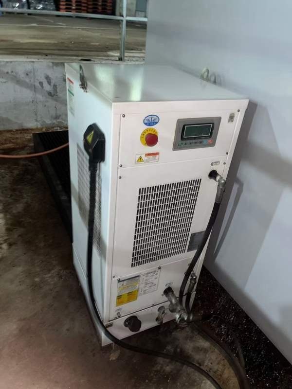 广东工厂刚买纽威4032龙门纽威2040龙门加工中心，两线.