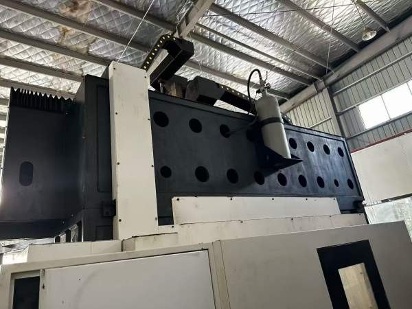 华群2212龙加门工中心，发那科MF系统，两一线硬，Y轴.