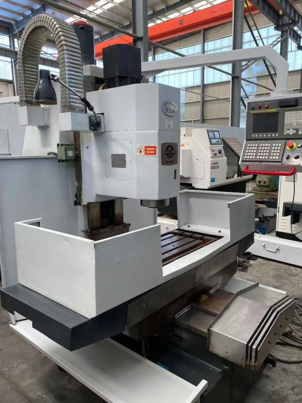 佛威1580数控铣，北一机714数控铣。