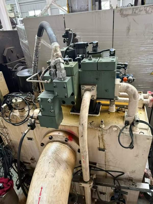 800T数控伺服液压机，快下500mm， 工作台，开口750mm.