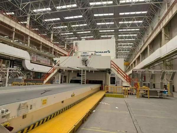 中标：广汽菲亚特整厂设备，物资，1发动机生产线，2冲.