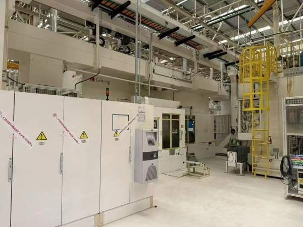 中标：广汽菲亚特整厂设备，物资，1发动机生产线，2冲.