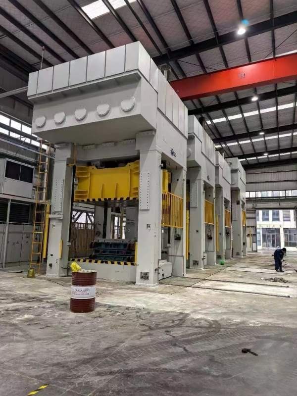 济二四点机械五连线还剩2000吨，800吨，台面：4600X26.