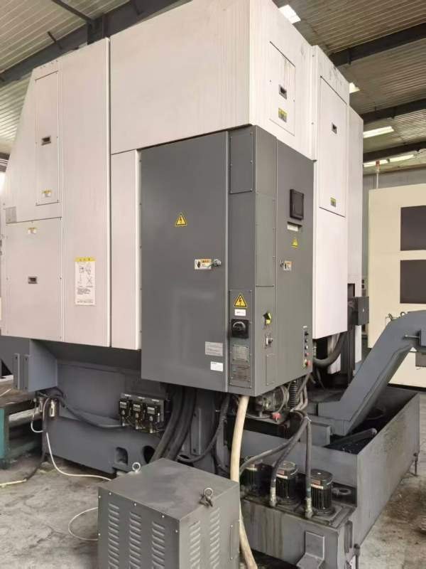 日本大畏100R立式车铣复合原装进口，带铣的功能，年限.