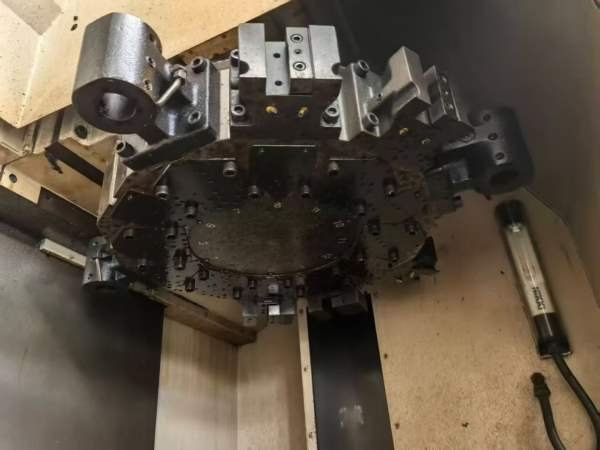 日本大畏100R立式车铣复合原装进口，带铣的功能，年限.