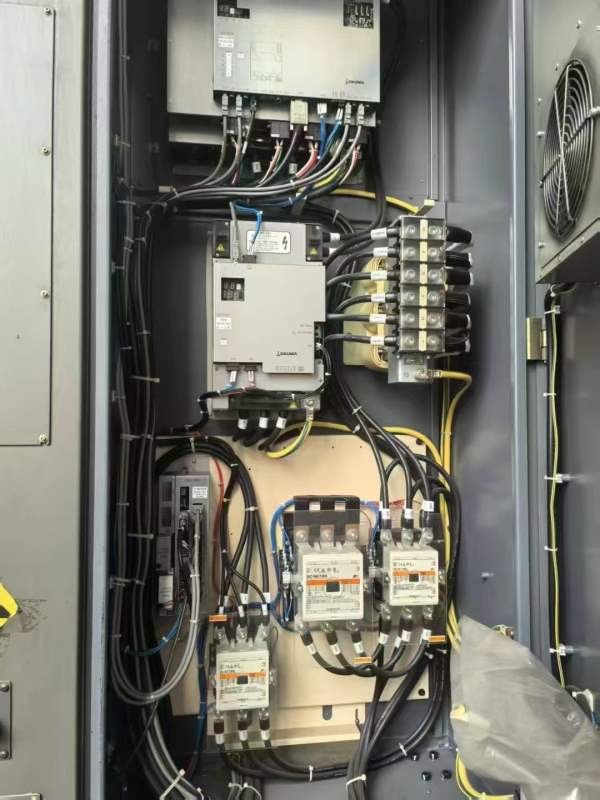 日本大畏100R立式车铣复合原装进口，带铣的功能，年限.