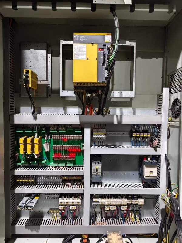 同款2台台湾亚威NVP-3015龙门工加中心，发那科MF系统.