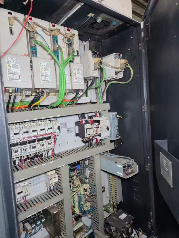 马扎克QTN200/1000车铣复合八寸中通卡盘12工位刀架带.