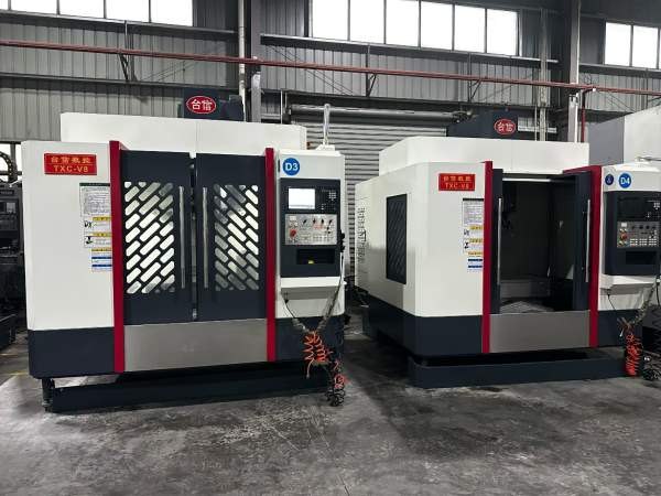 同款两台台信855三线轨45宽。工作台三轴行程0，主轴直.