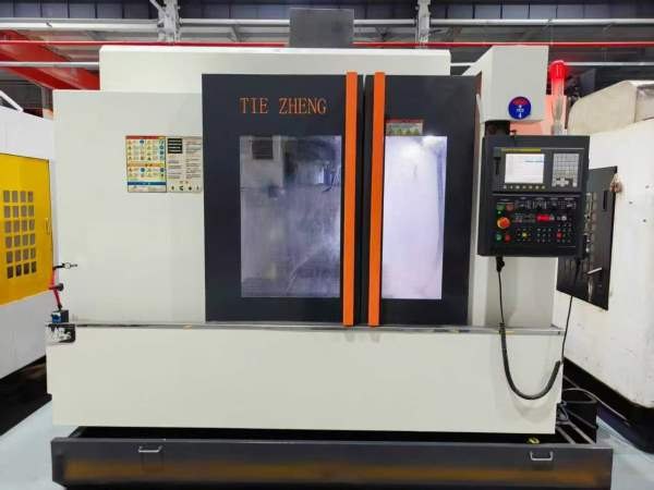 铁正855加工中心2017年 发那科OI-MF系统三轴线轨台湾.