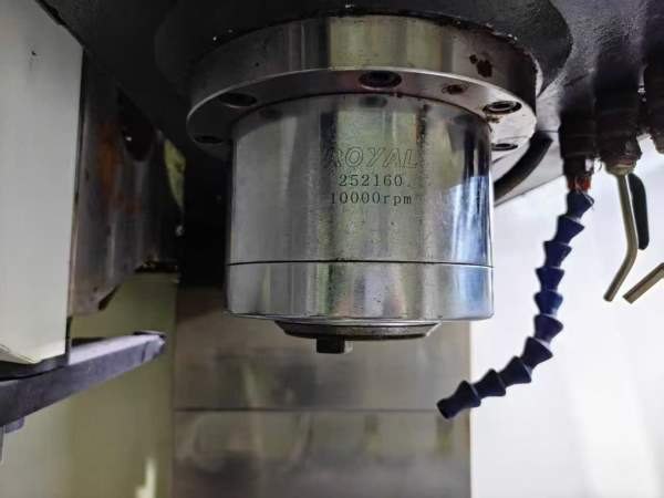 铁正855加工中心2017年 发那科OI-MF系统三轴线轨台湾.