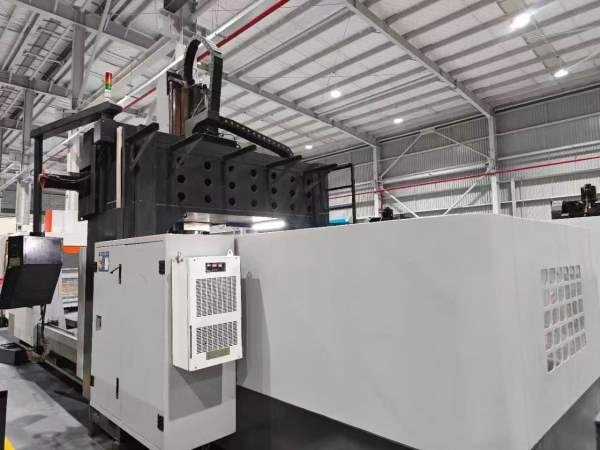 台泽3018数控龙门发那科MF Plus1包系统，尔法电机驱动.