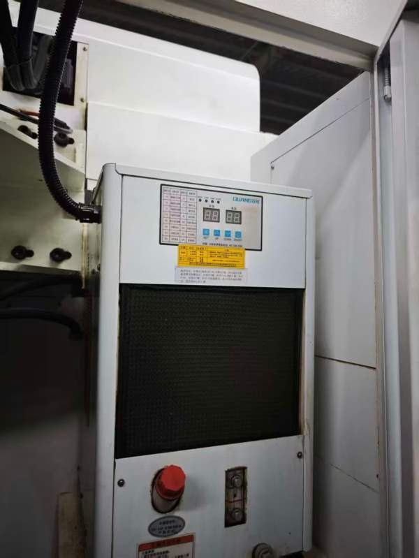 同款两台巨高850加工中心，三线滚柱，主轴直联12000，.