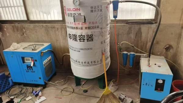 工厂在位一台1370，台正机身、买机器送空压机，工厂在.