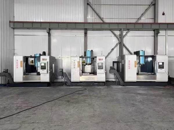 同款三台杭州大天855加工中心两台、1160一台、发那克m.