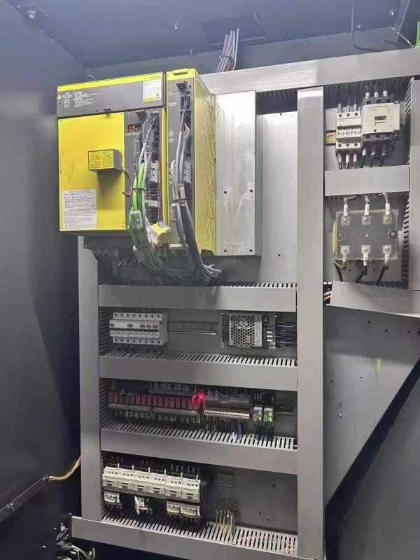 同款三台杭州大天855加工中心两台、1160一台、发那克m.